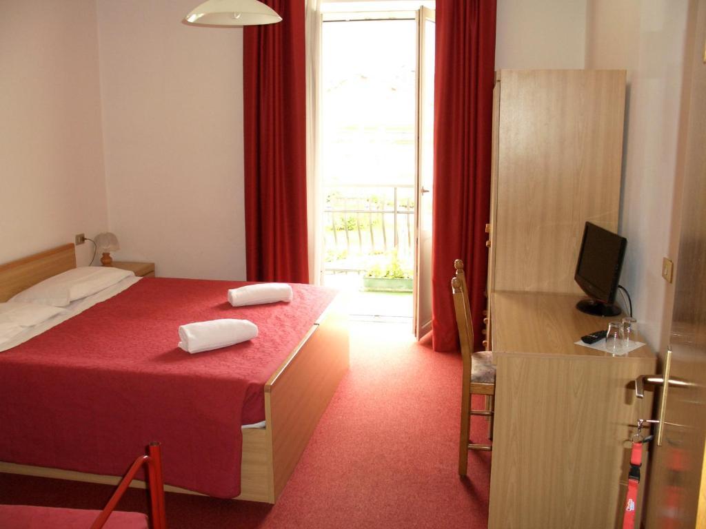 Hotel Bellaria Levico Terme Oda fotoğraf